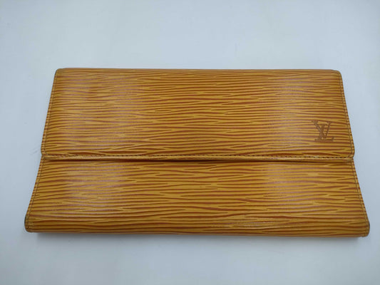 LOUIS VUITTON Epi International Wallet
