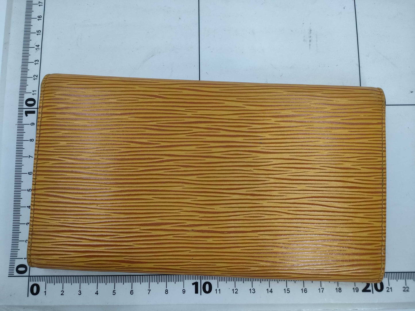 LOUIS VUITTON Epi International Wallet