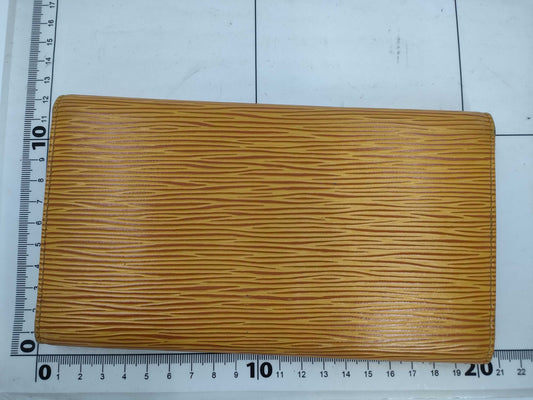 LOUIS VUITTON Epi International Wallet