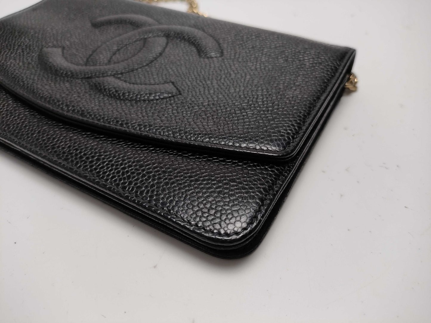 CHANEL Caviar Skin Coco Chain Wallet
