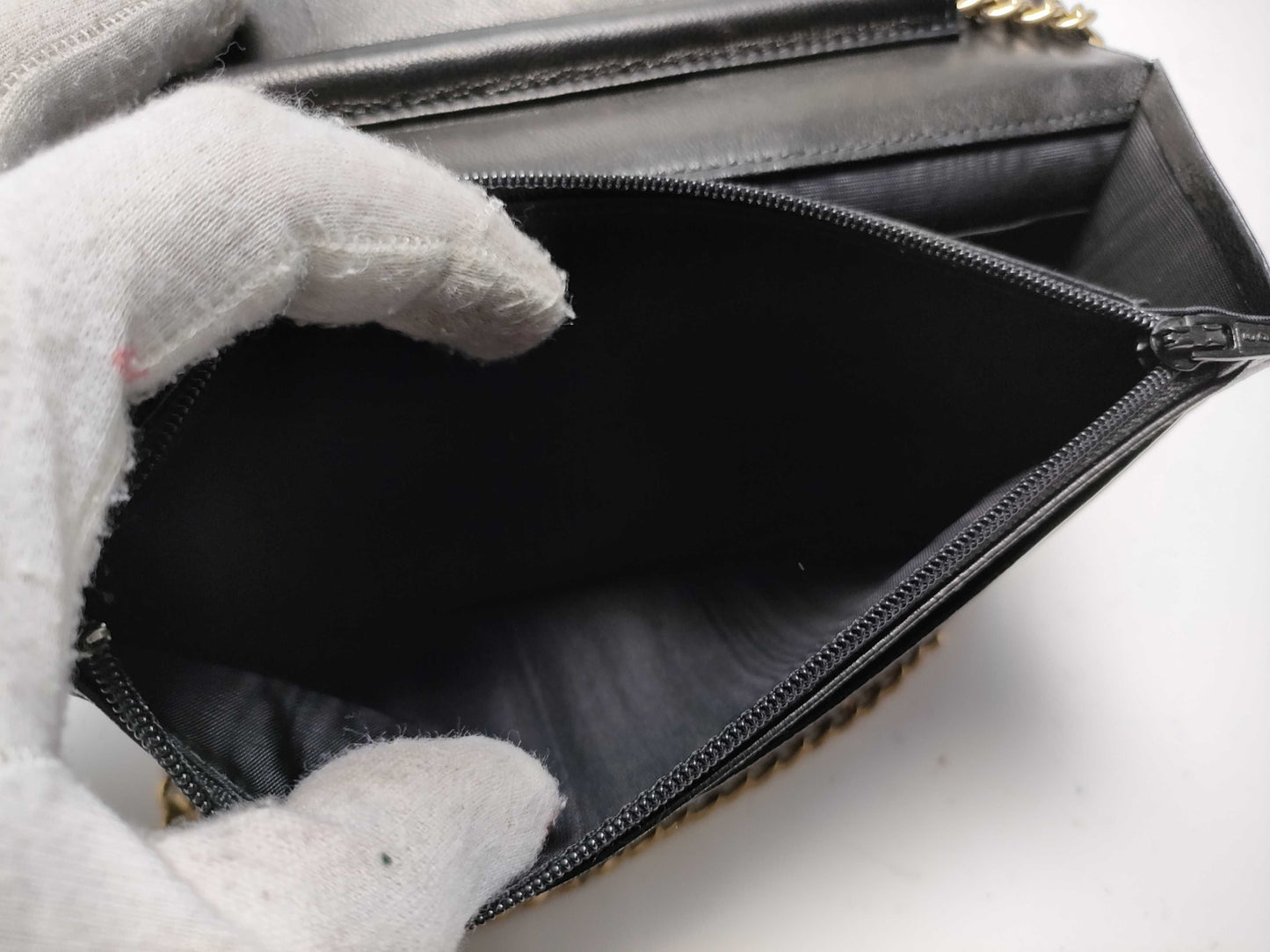 CHANEL Caviar Skin Coco Chain Wallet