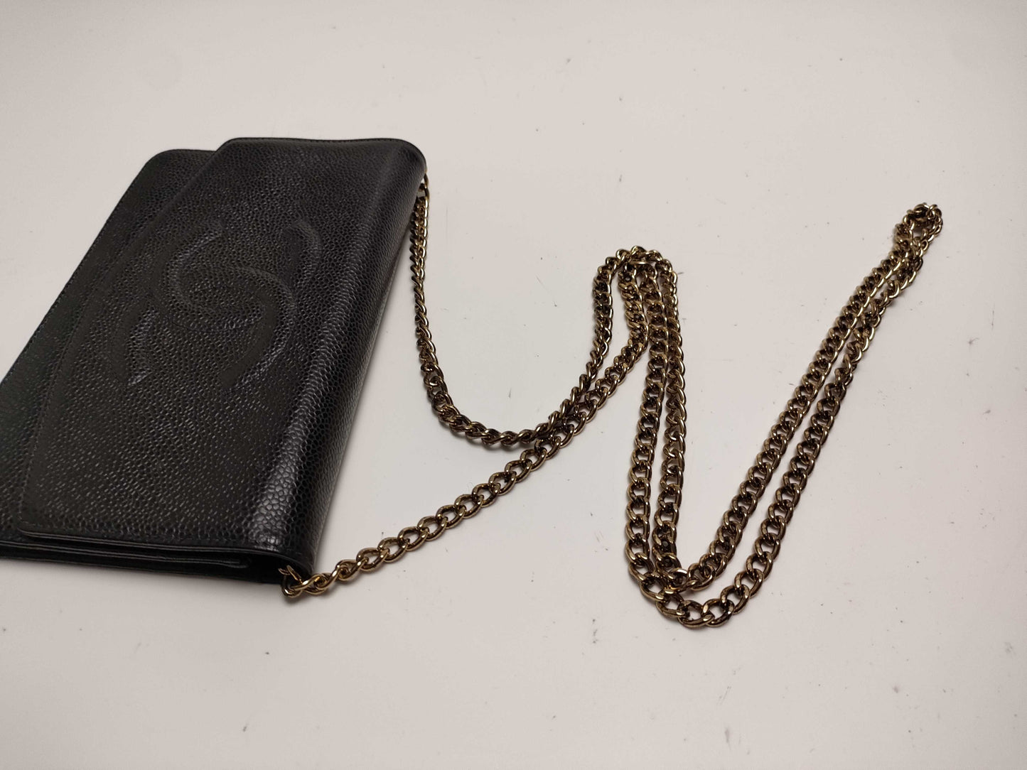 CHANEL Caviar Skin Coco Chain Wallet