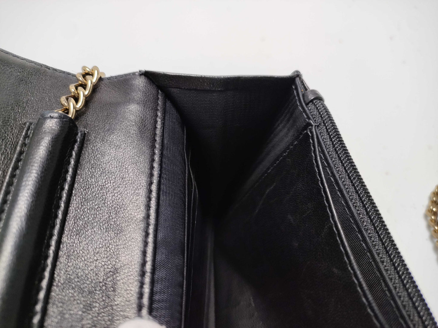 CHANEL Caviar Skin Coco Chain Wallet