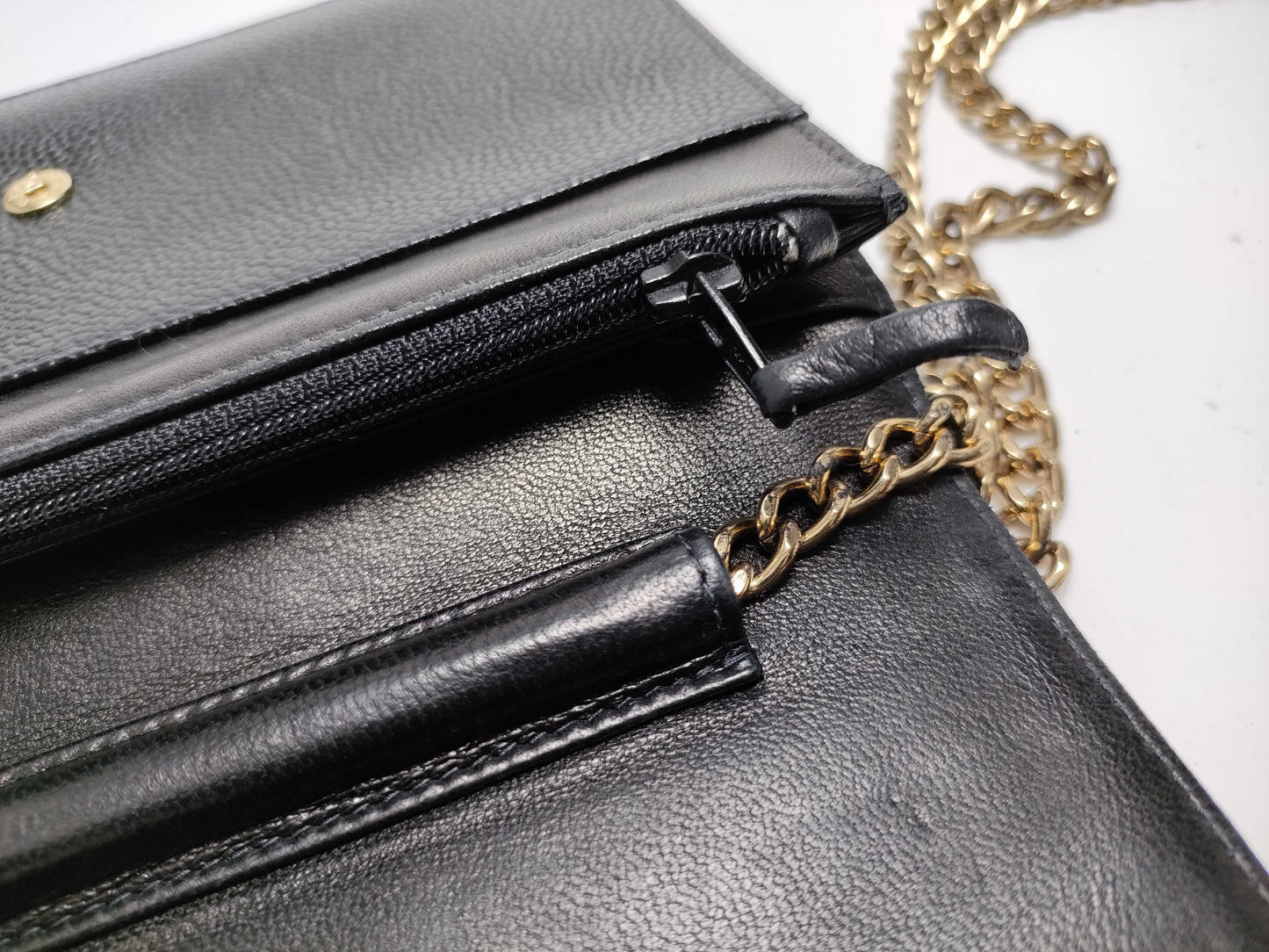 CHANEL Caviar Skin Coco Chain Wallet