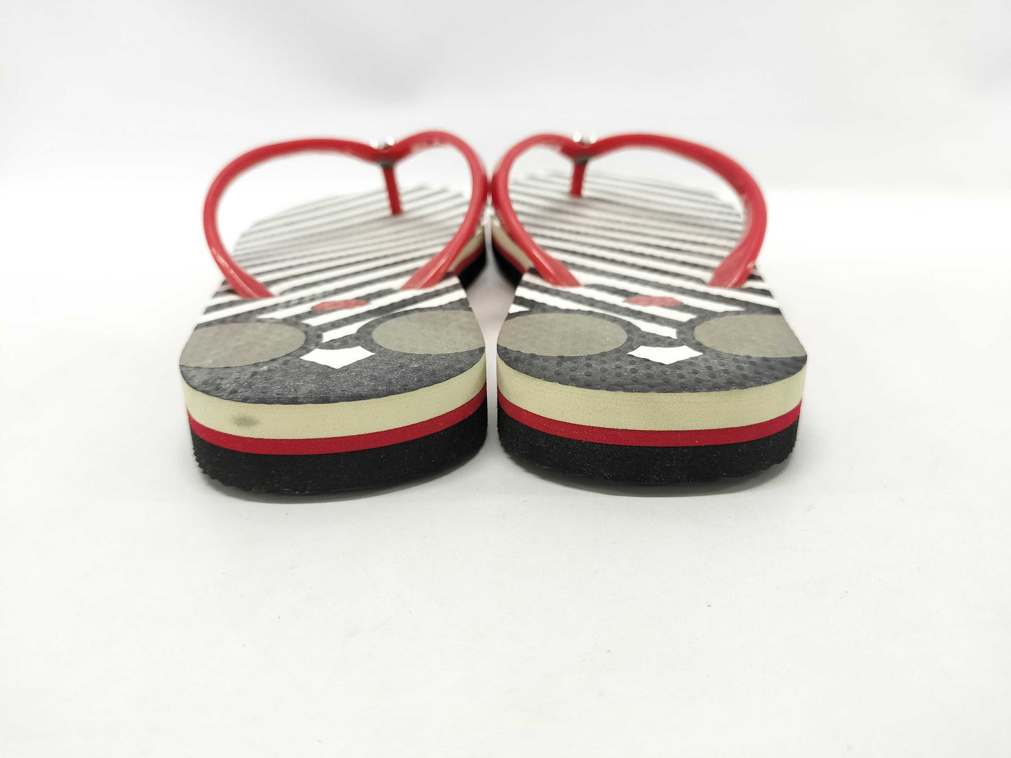 Home storage Alice and Olivia beach sandals