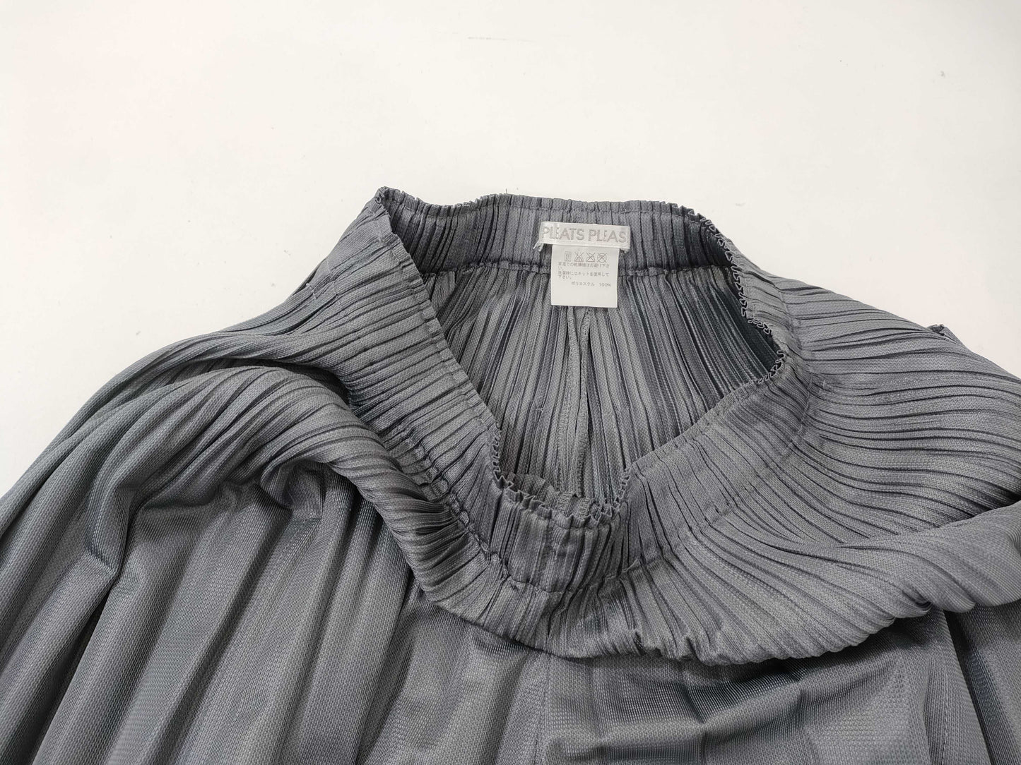 ISSEY MIYAKE pleated pants