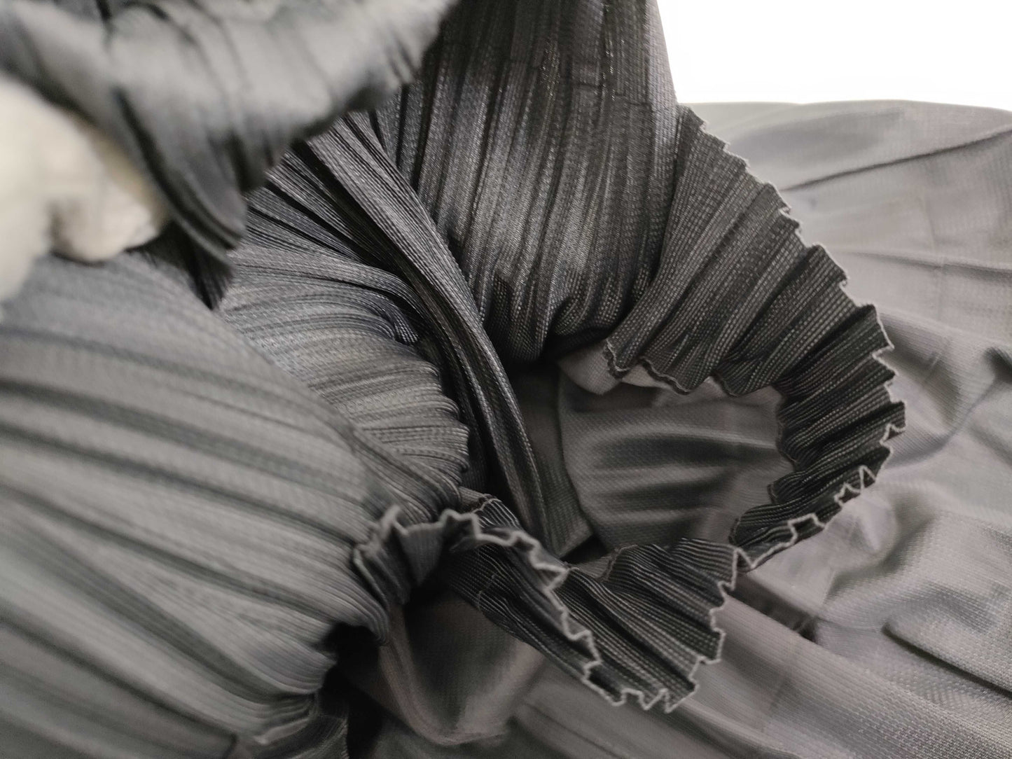 ISSEY MIYAKE pleated pants