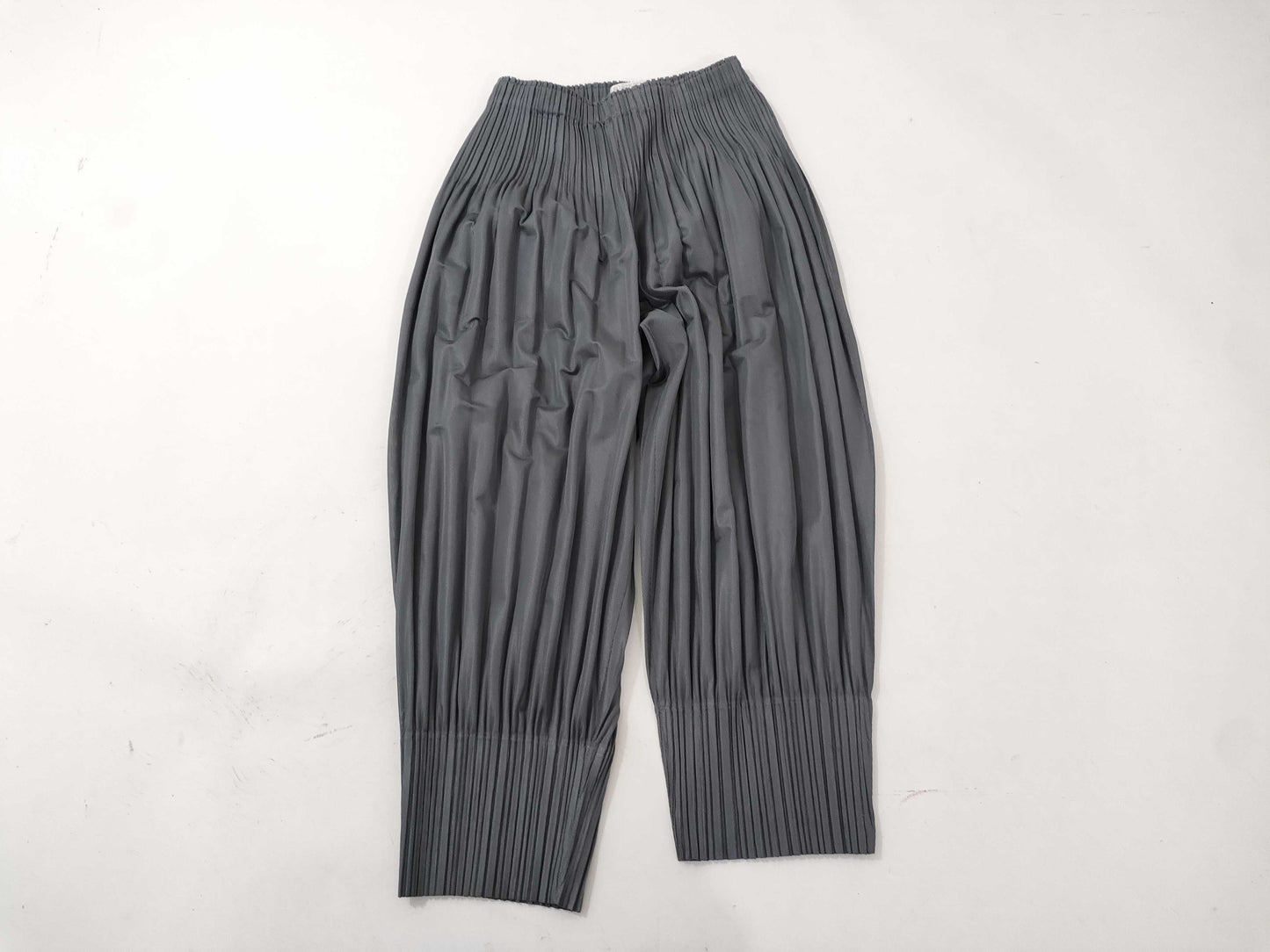 ISSEY MIYAKE pleated pants