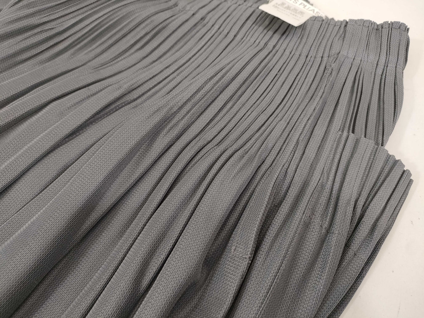 ISSEY MIYAKE pleated pants