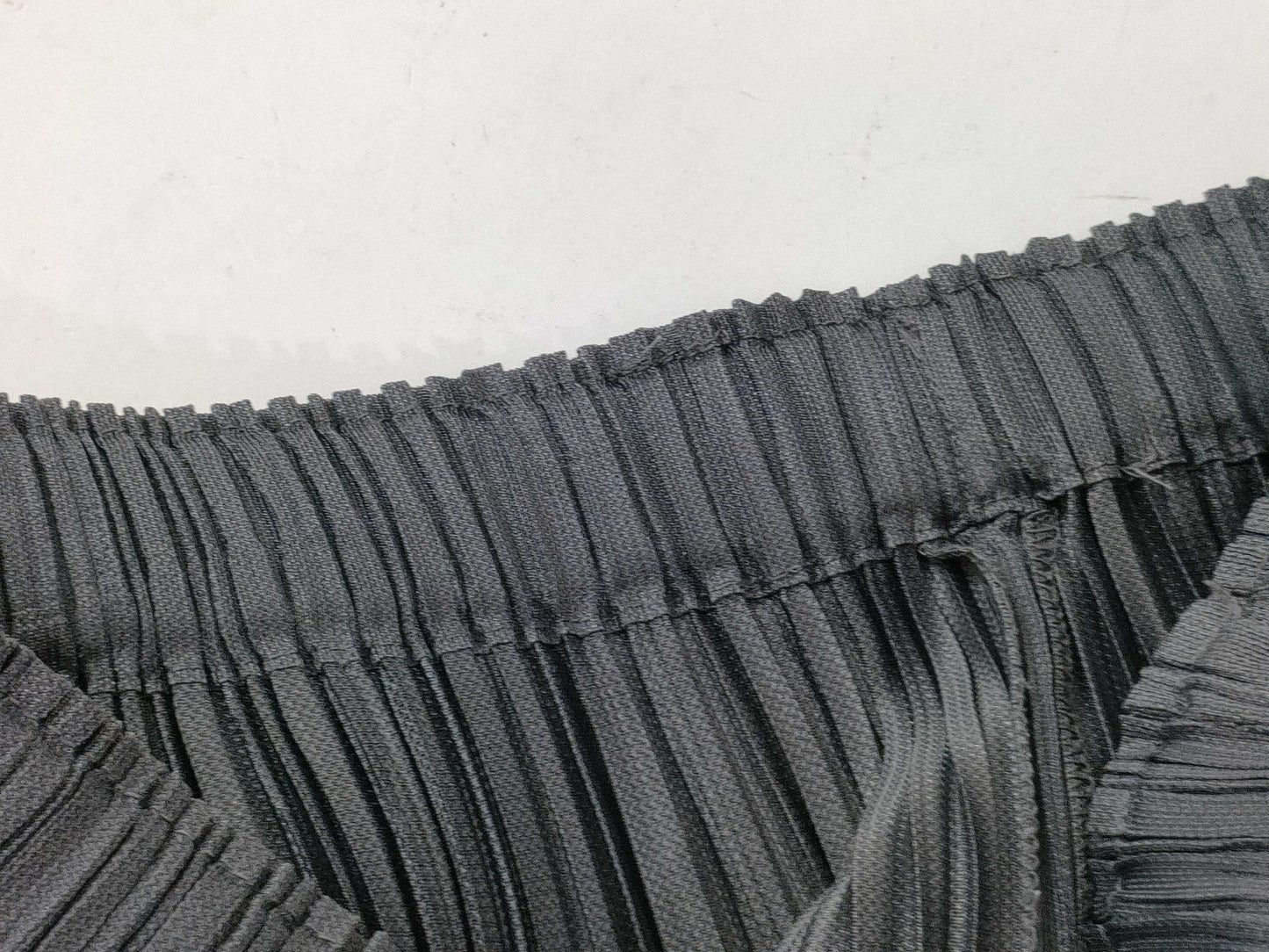 ISSEY MIYAKE pleated pants