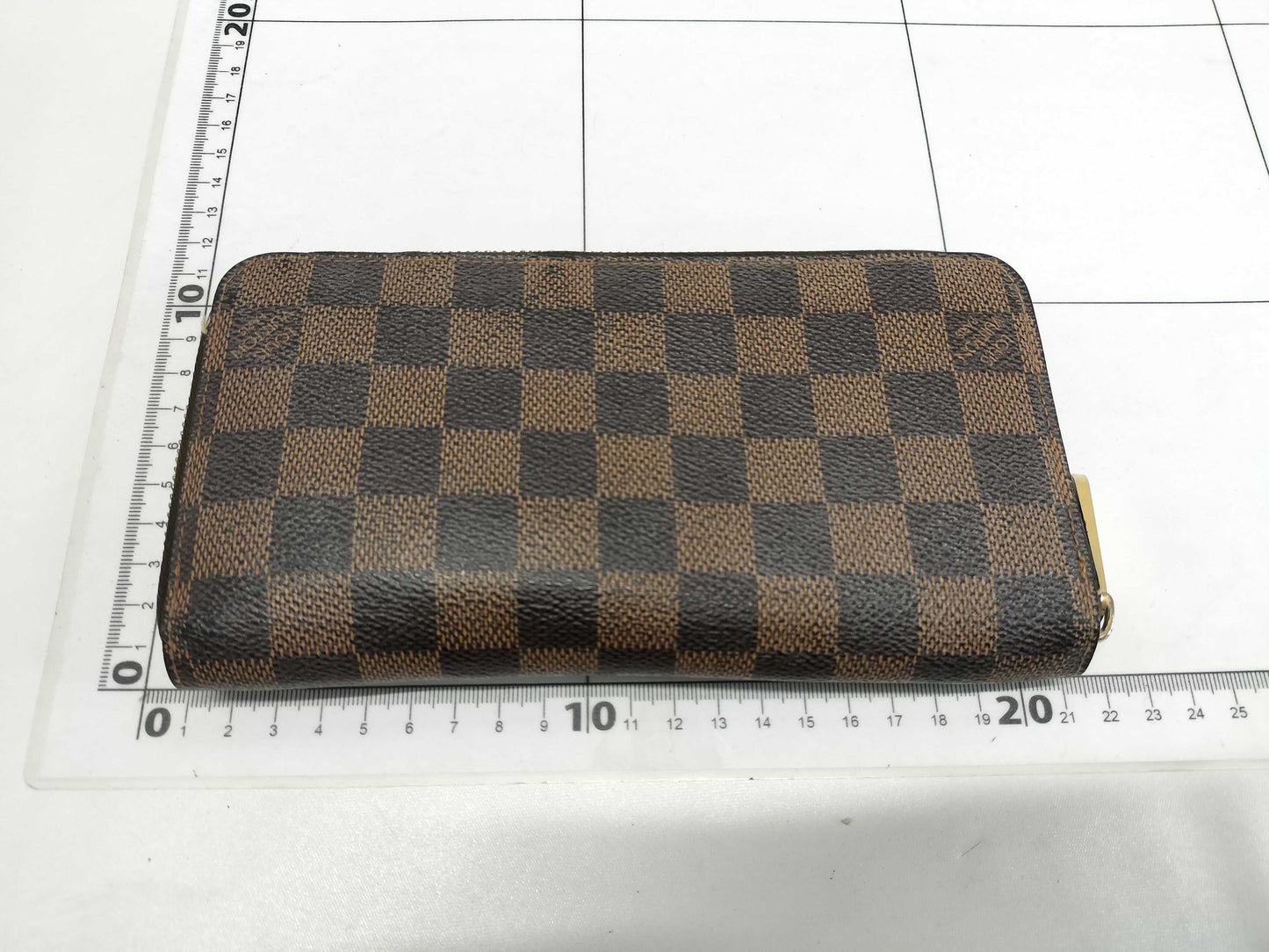 LOUIS VUITTON Damier Zippy Wallet