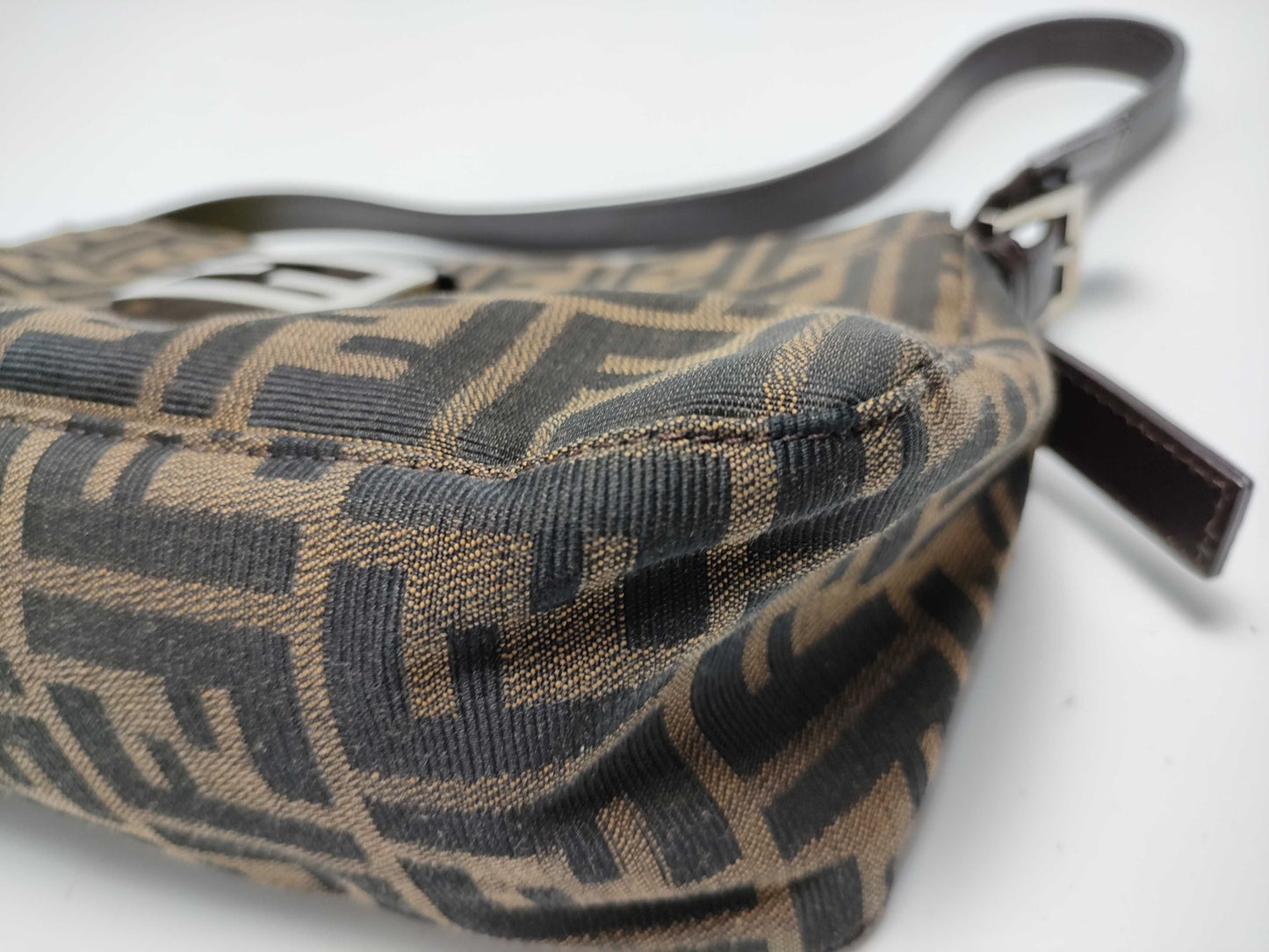 FENDI Zucca pattern Mamma hardware Baguette one-shoulder bag shoulder bag