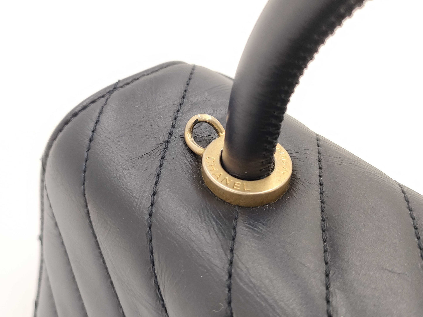 CHANEL Calfskin Navy V-Stitch Hand Shoulder 2-Way Chain Handbag