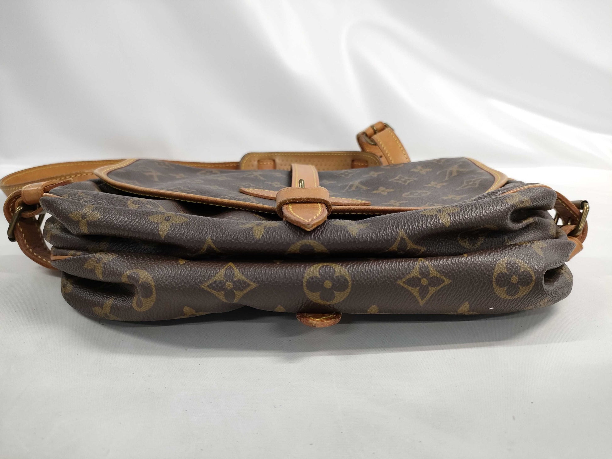 LOUIS VUITTON Monogram M42254 Saumur 30 Shoulder Bag