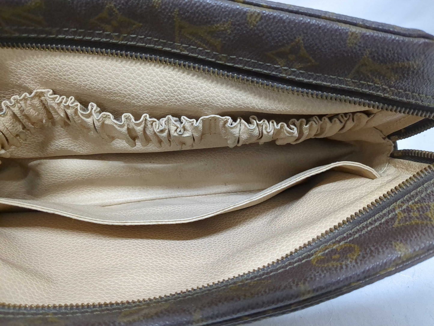 (10463_0051) GUCCI GG Canvas 101920 / Louis Vuitton True Toilette 28 Tote Bag