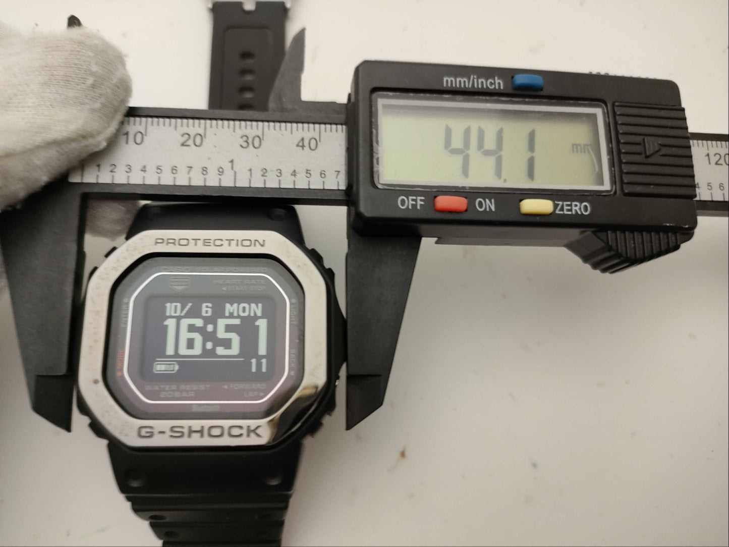 CASIO dw-h5600 Men's Watch with Accessories