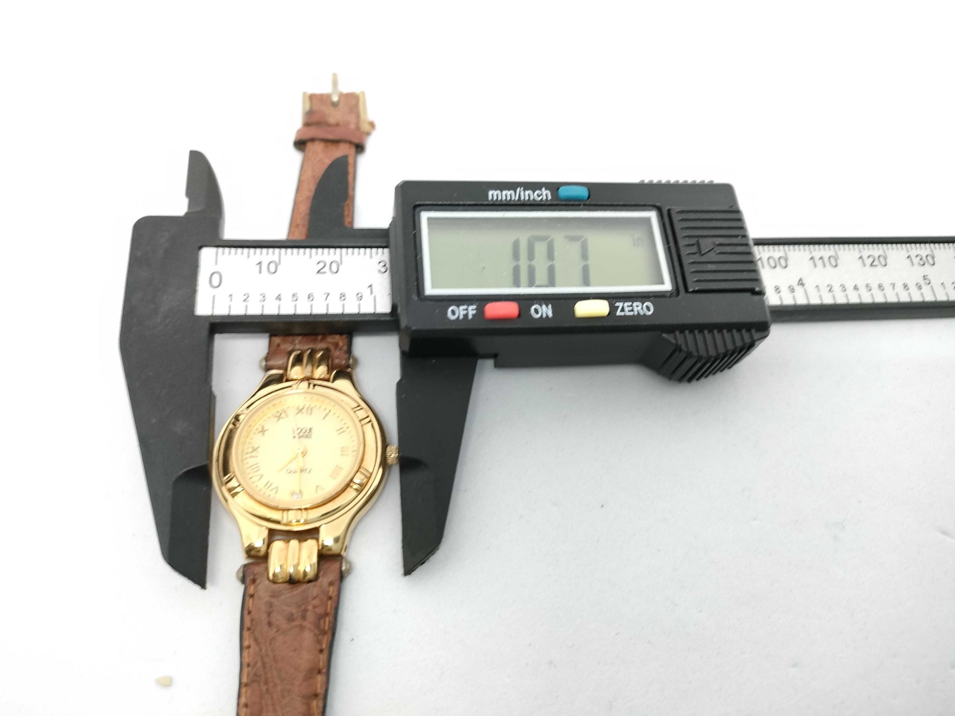 VOGUE MONTRS Quartz Touchstone Women's Watch