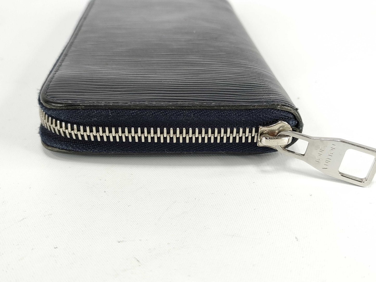 LOUIS VUITTON Epi Zippy Vertical Wallet
