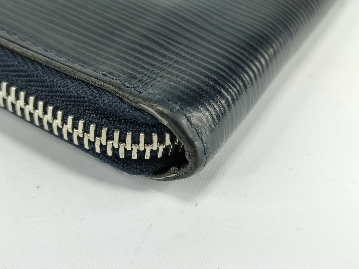LOUIS VUITTON Epi Zippy Vertical Wallet