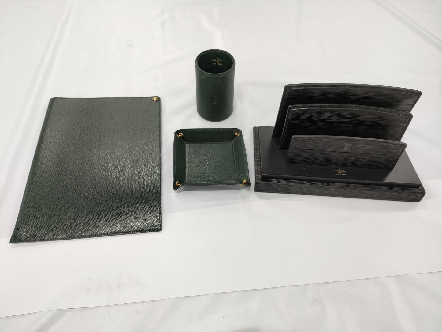 (10463_0043) LOUIS VUITTON Taiga Epi Accessory Set Rare Other Accessories