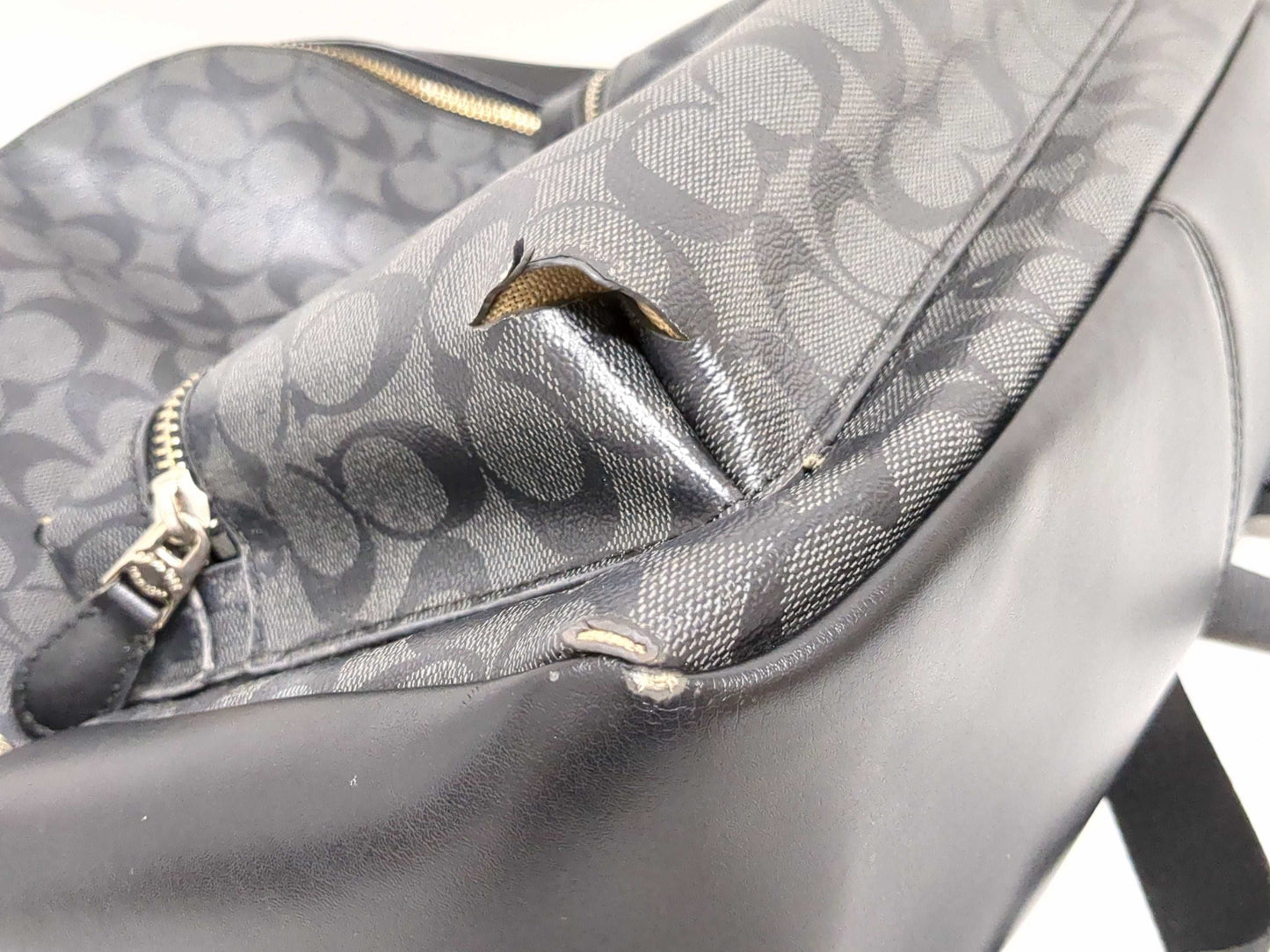 (10463_0085) COACH Signature Handbag and 3 Others Shoulder Bag