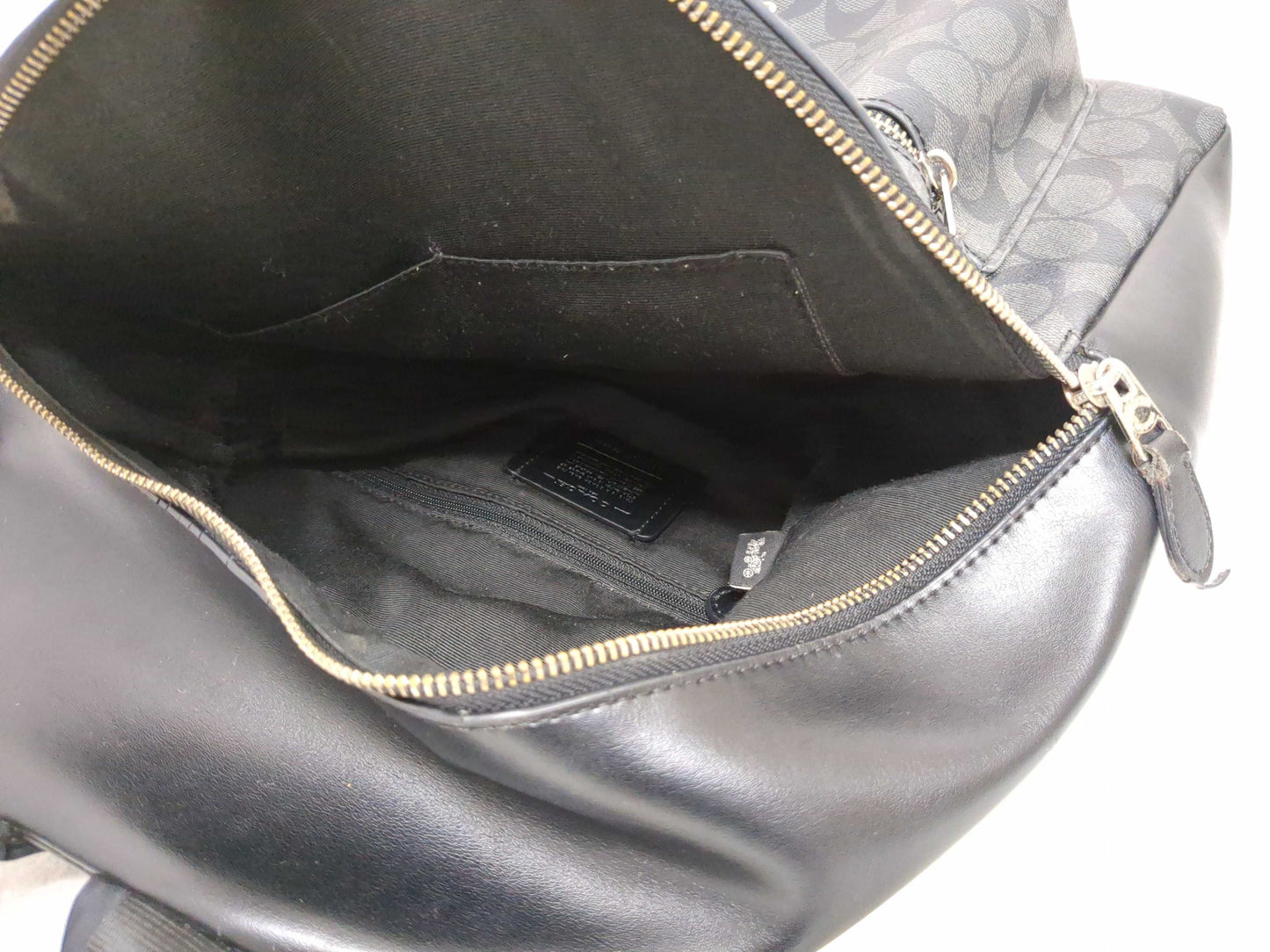 (10463_0085) COACH Signature Handbag and 3 Others Shoulder Bag