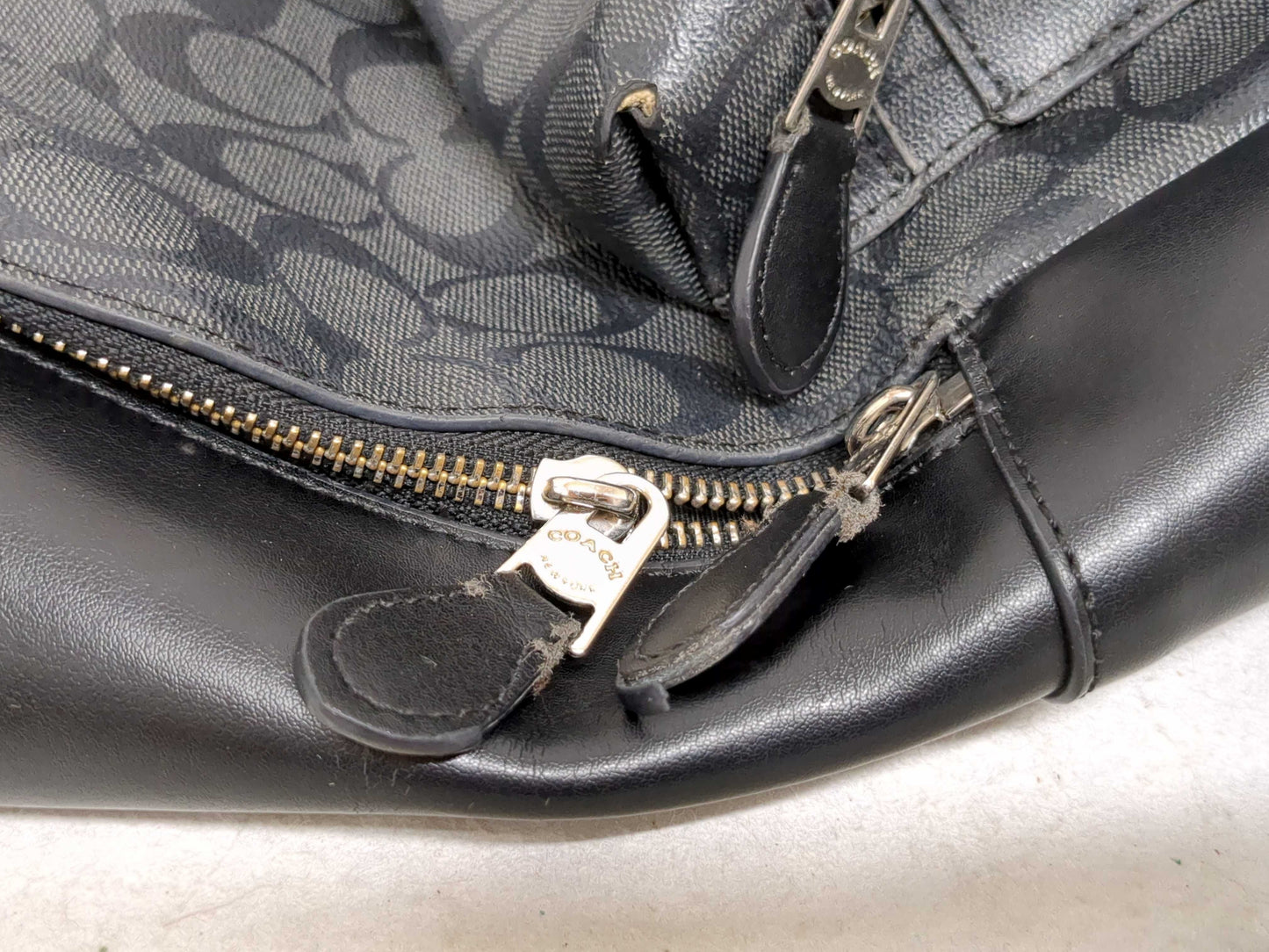 (10463_0085) COACH Signature Handbag and 3 Others Shoulder Bag