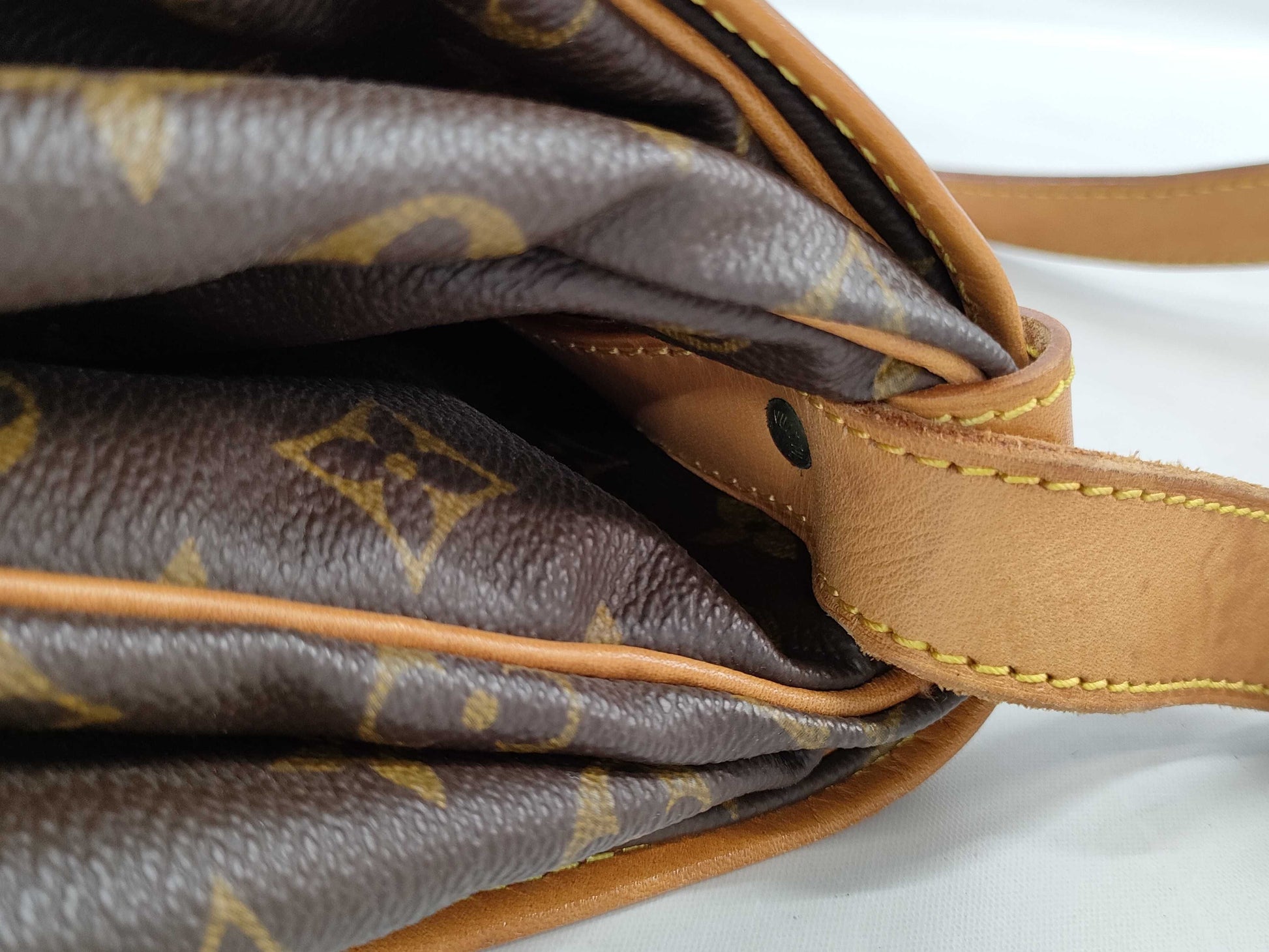 LOUIS VUITTON Monogram M42254 Saumur 35 Shoulder Bag