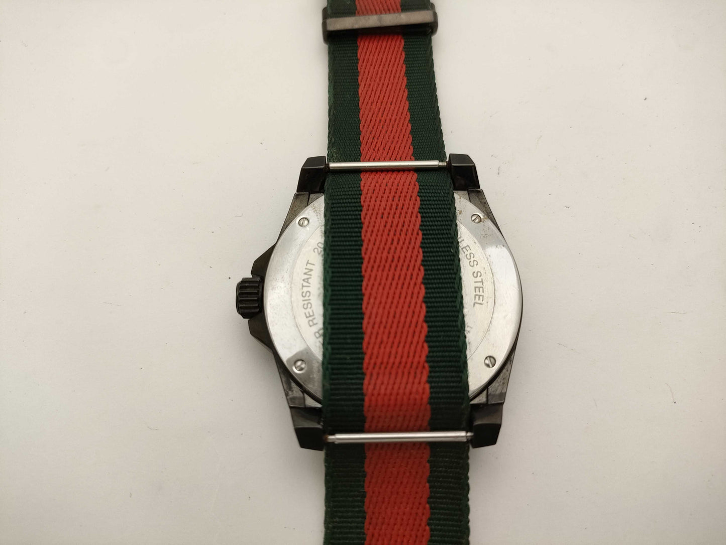 GUCCI 136.2 Shelly Dive Men's Watch