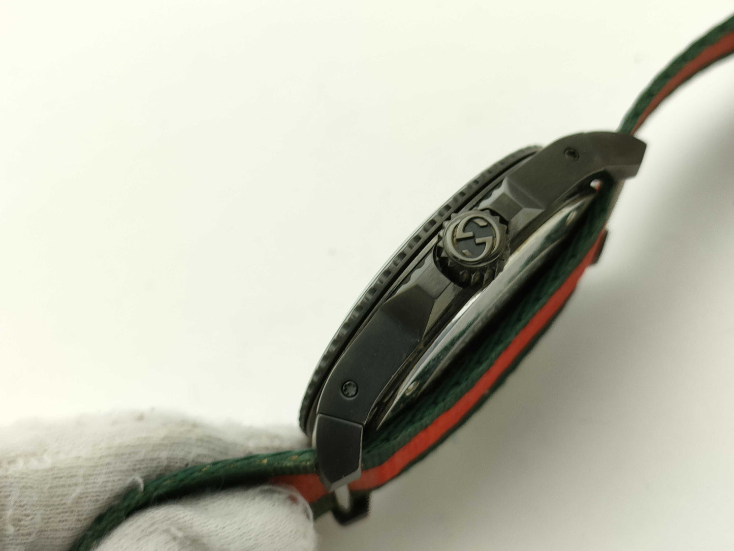 GUCCI 136.2 Shelly Dive Men's Watch