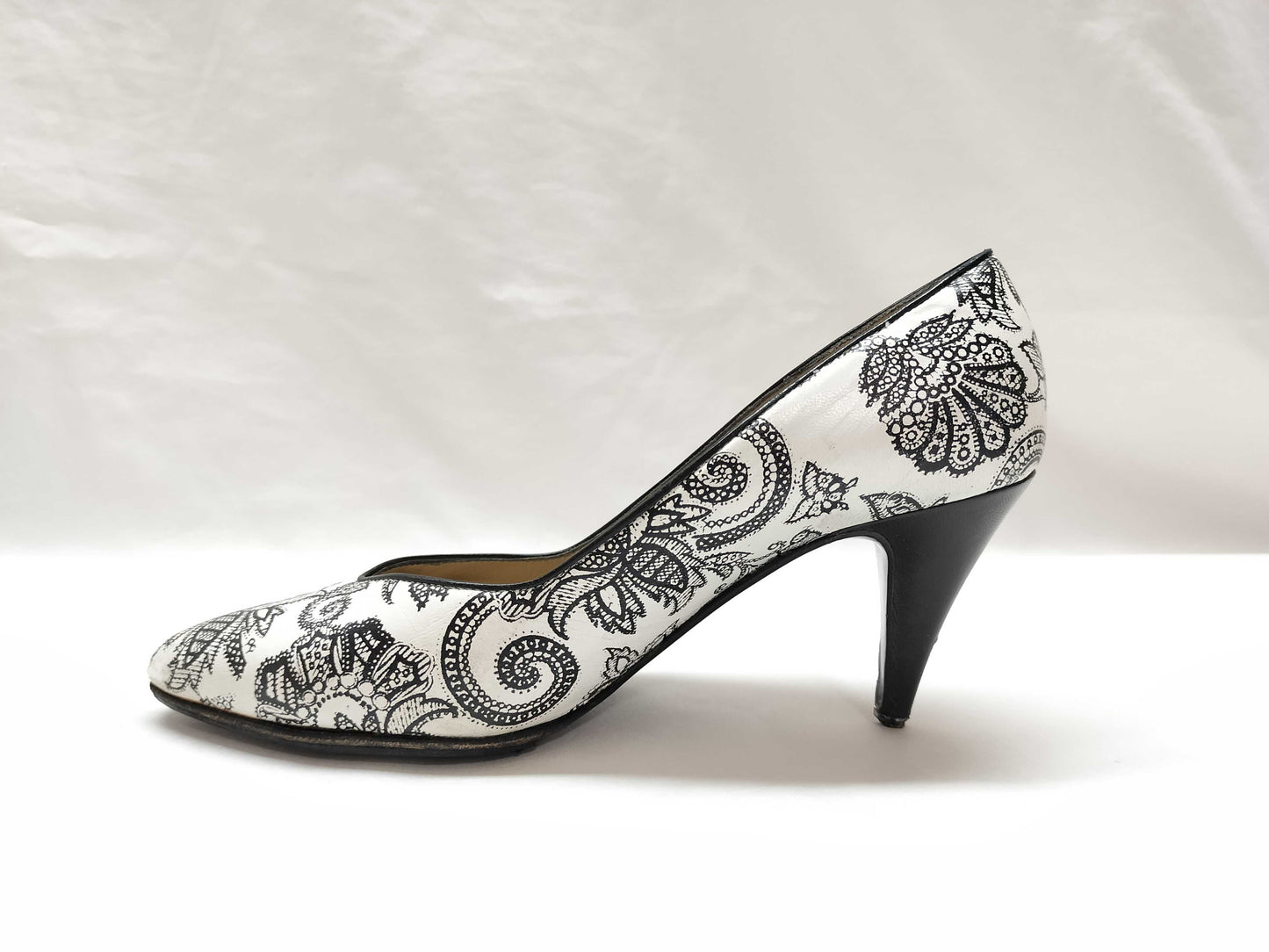 VERSACE Heel/White/Patterned Pumps
