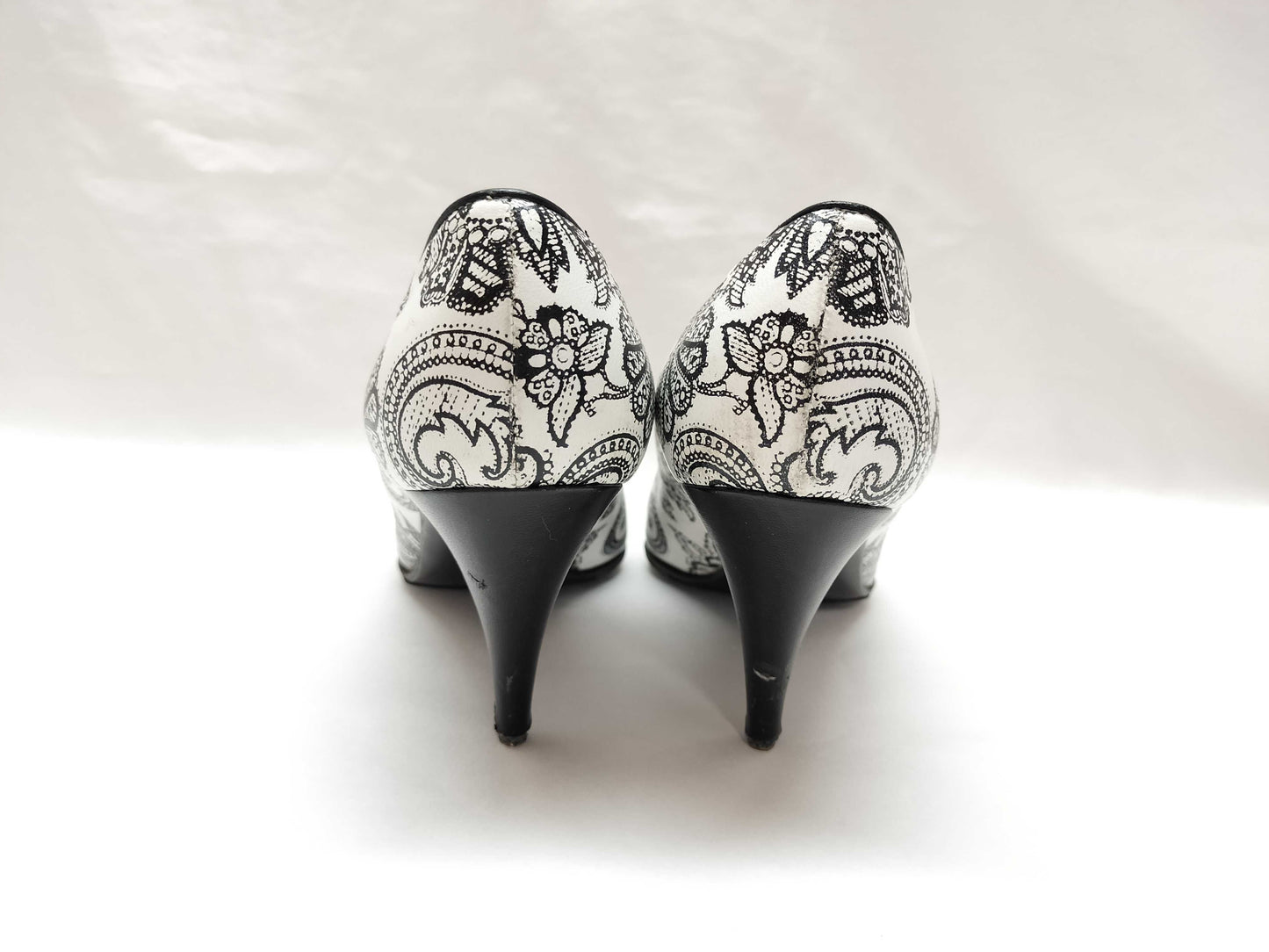 VERSACE Heel/White/Patterned Pumps