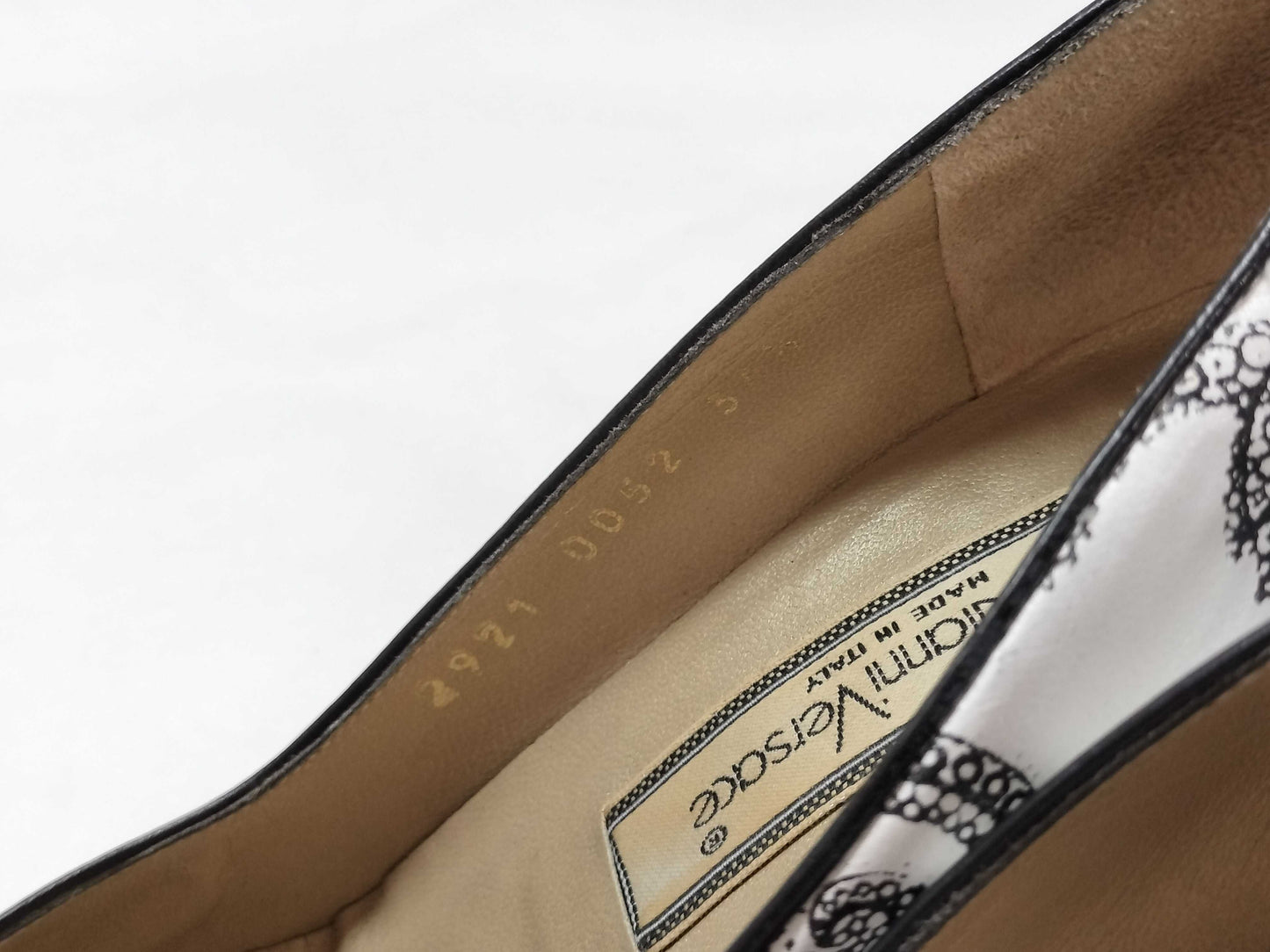VERSACE Heel/White/Patterned Pumps