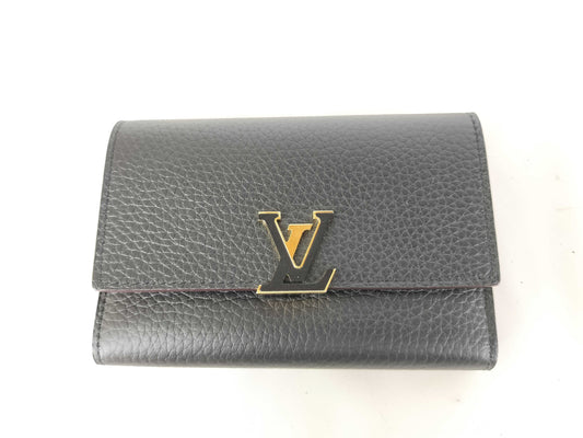 LOUIS VUITTON Monogram Portefeuille Capucines Wallet
