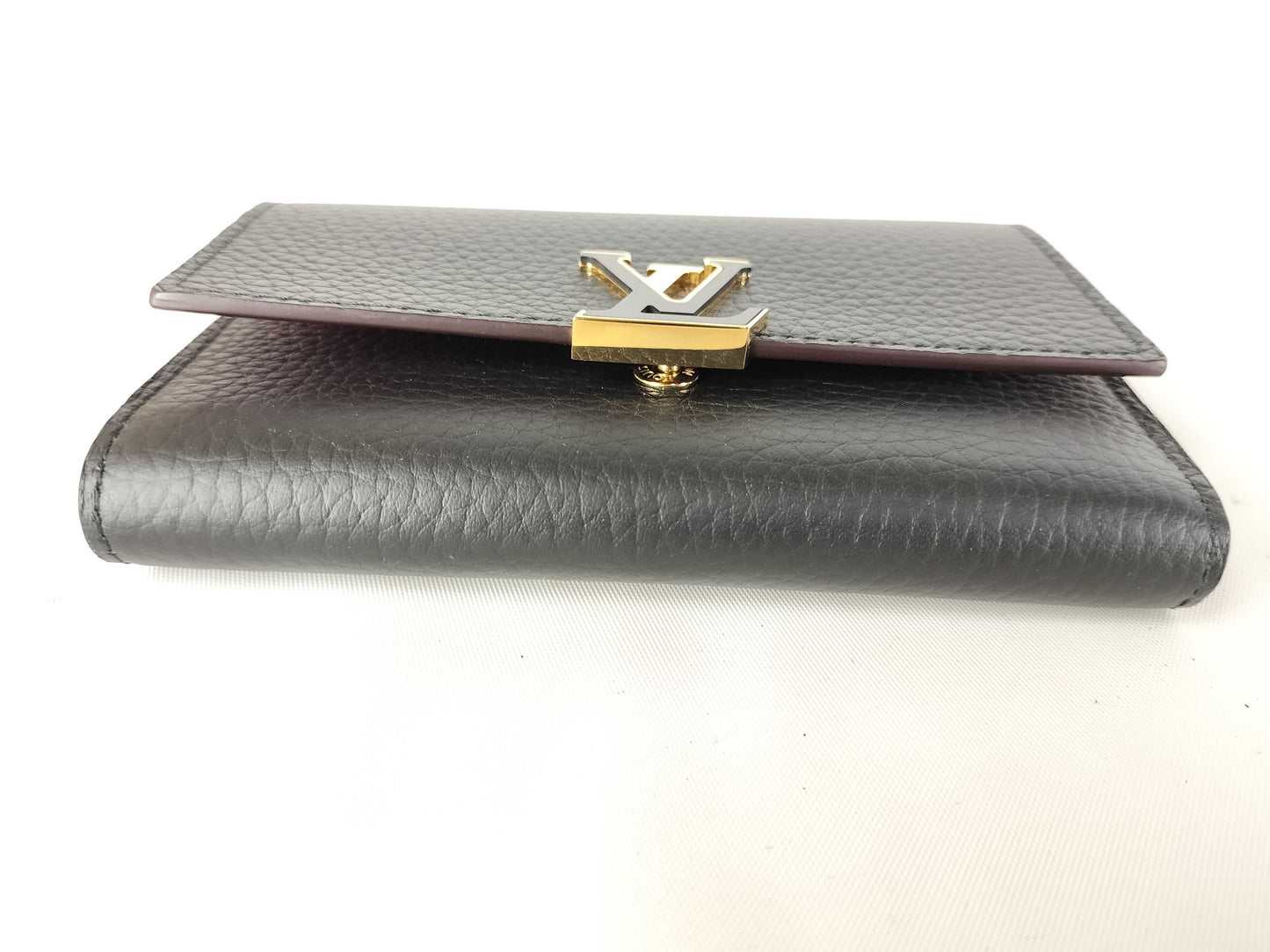 LOUIS VUITTON Monogram Portefeuille Capucines Wallet