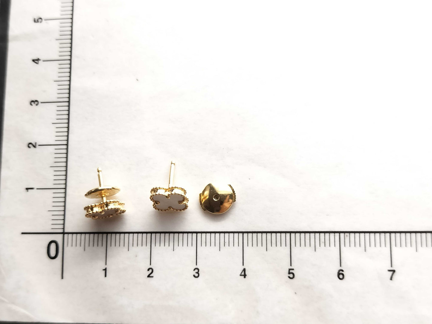 Van Cleef & Arpels Sweet Alhambra Shell Earrings in Yellow Gold 750, 2.5g