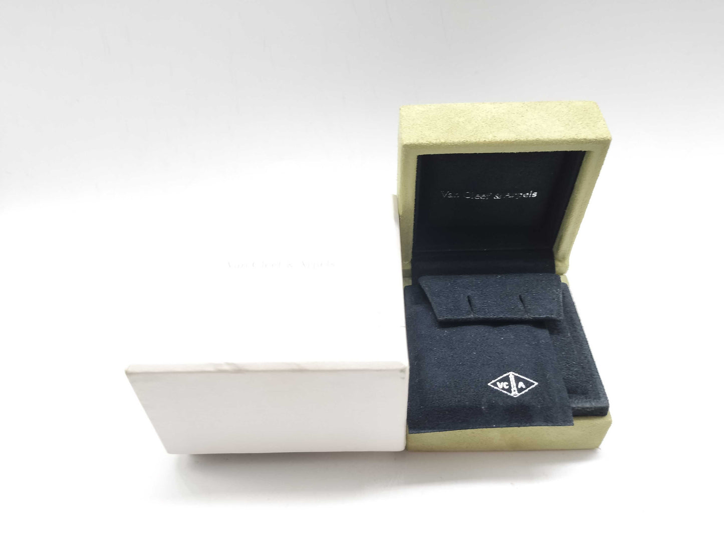 Van Cleef & Arpels Sweet Alhambra Shell Earrings in Yellow Gold 750, 2.5g