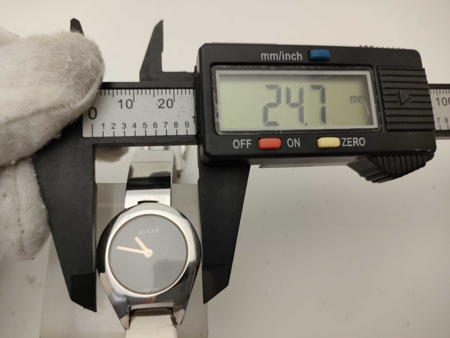 GUCCI 6700L Women's Watch