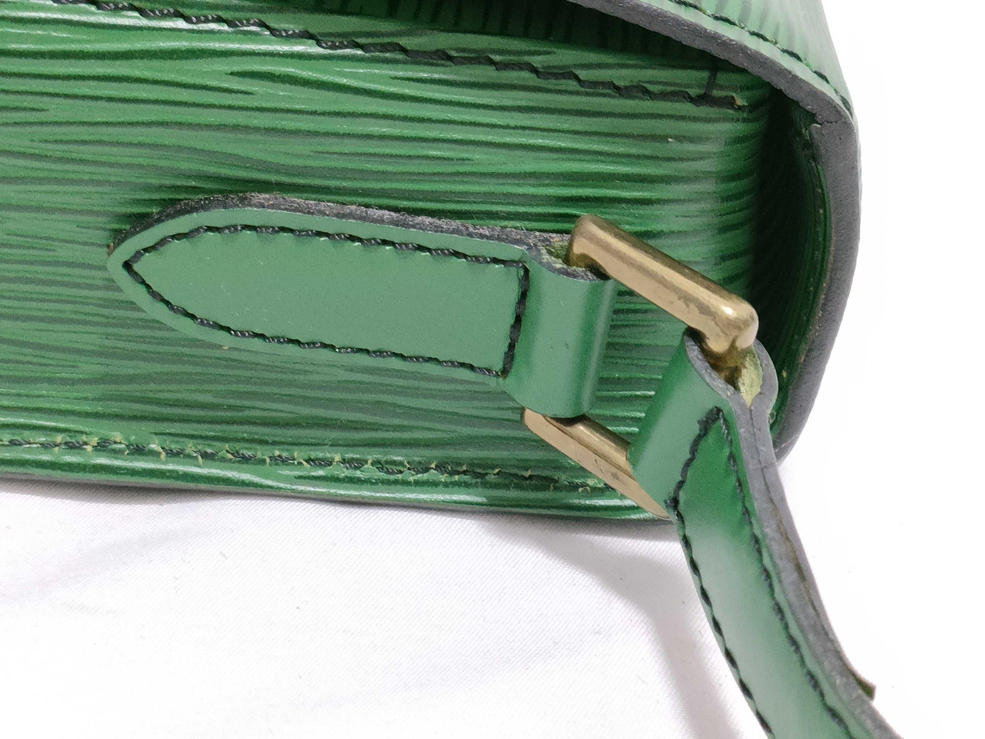 LOUIS VUITTON Epi Saint-Cloud Shoulder Bag