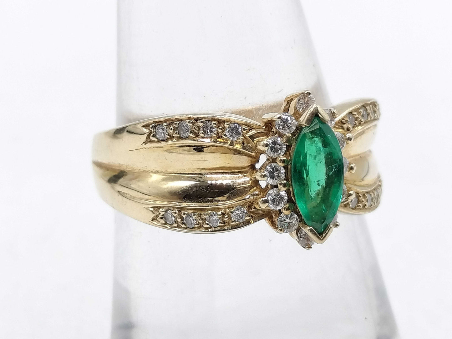 Emerald and Diamond 585 4.6g Ring
