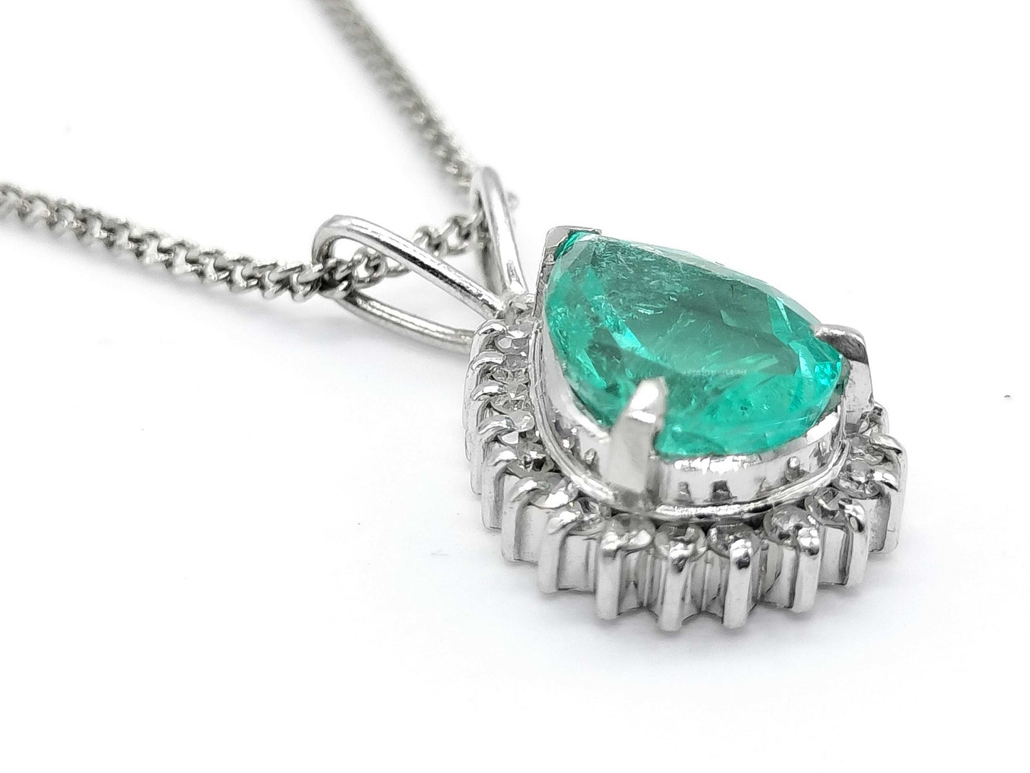 Emerald and Diamond Pt900/Pt850 5.0g Necklace