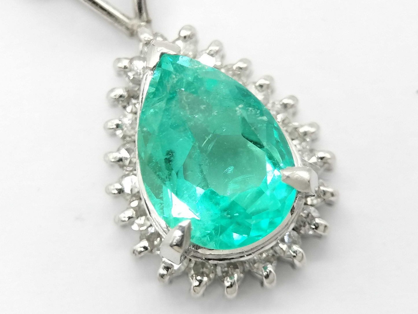 Emerald and Diamond Pt900/Pt850 5.0g Necklace