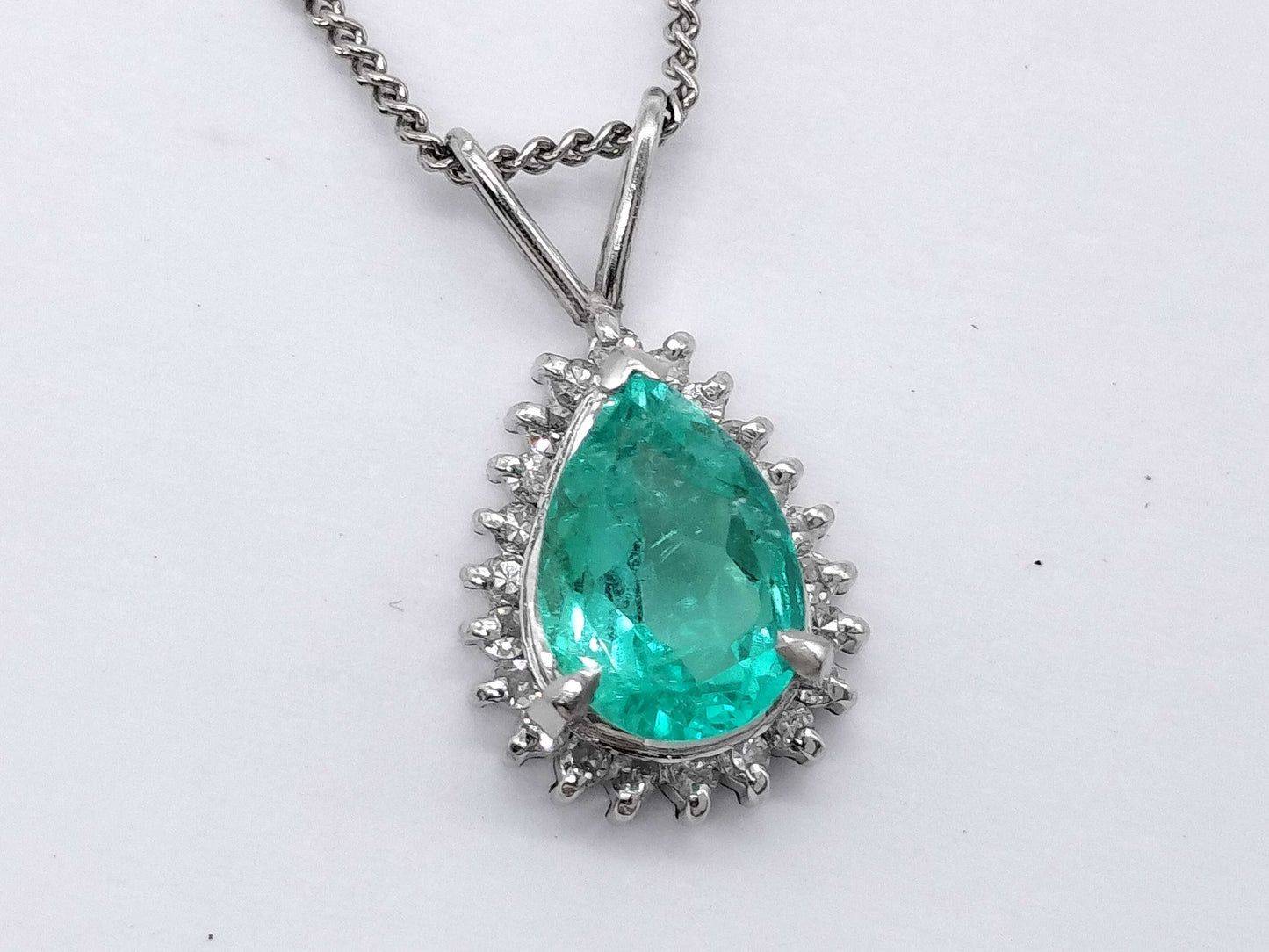 Emerald and Diamond Pt900/Pt850 5.0g Necklace