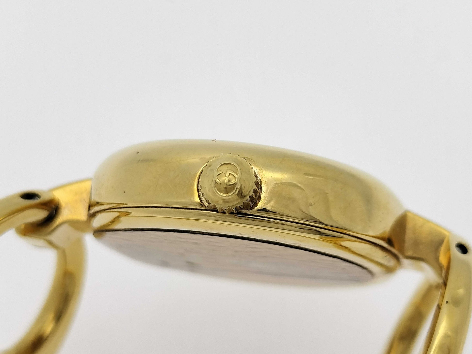 GUCCI 1600 Unmoving Women's Watch
