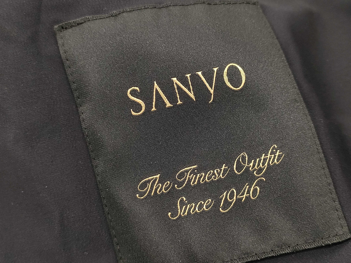 Sanyo trench coat with tags