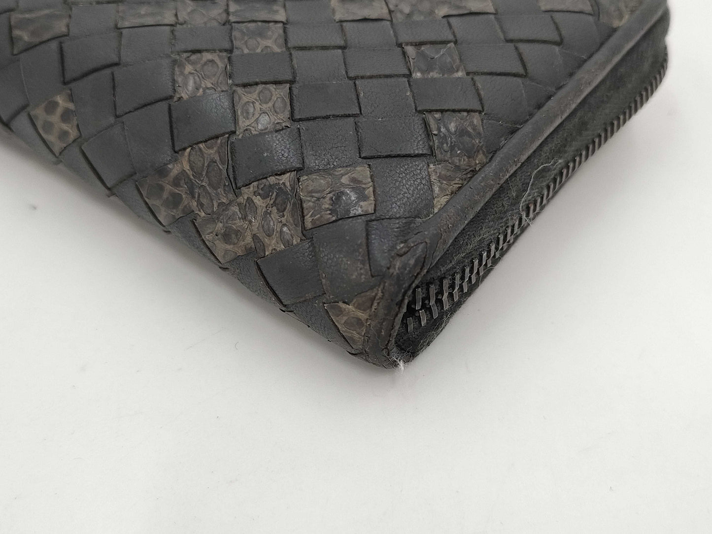(10461_0268)▼BOTTEGA VENETA Intre Wallet Long Wallet Python Wallet