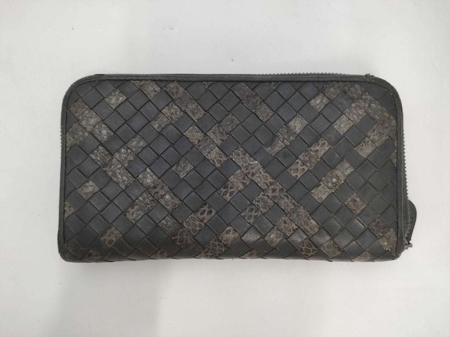 (10461_0268)▼BOTTEGA VENETA Intre Wallet Long Wallet Python Wallet