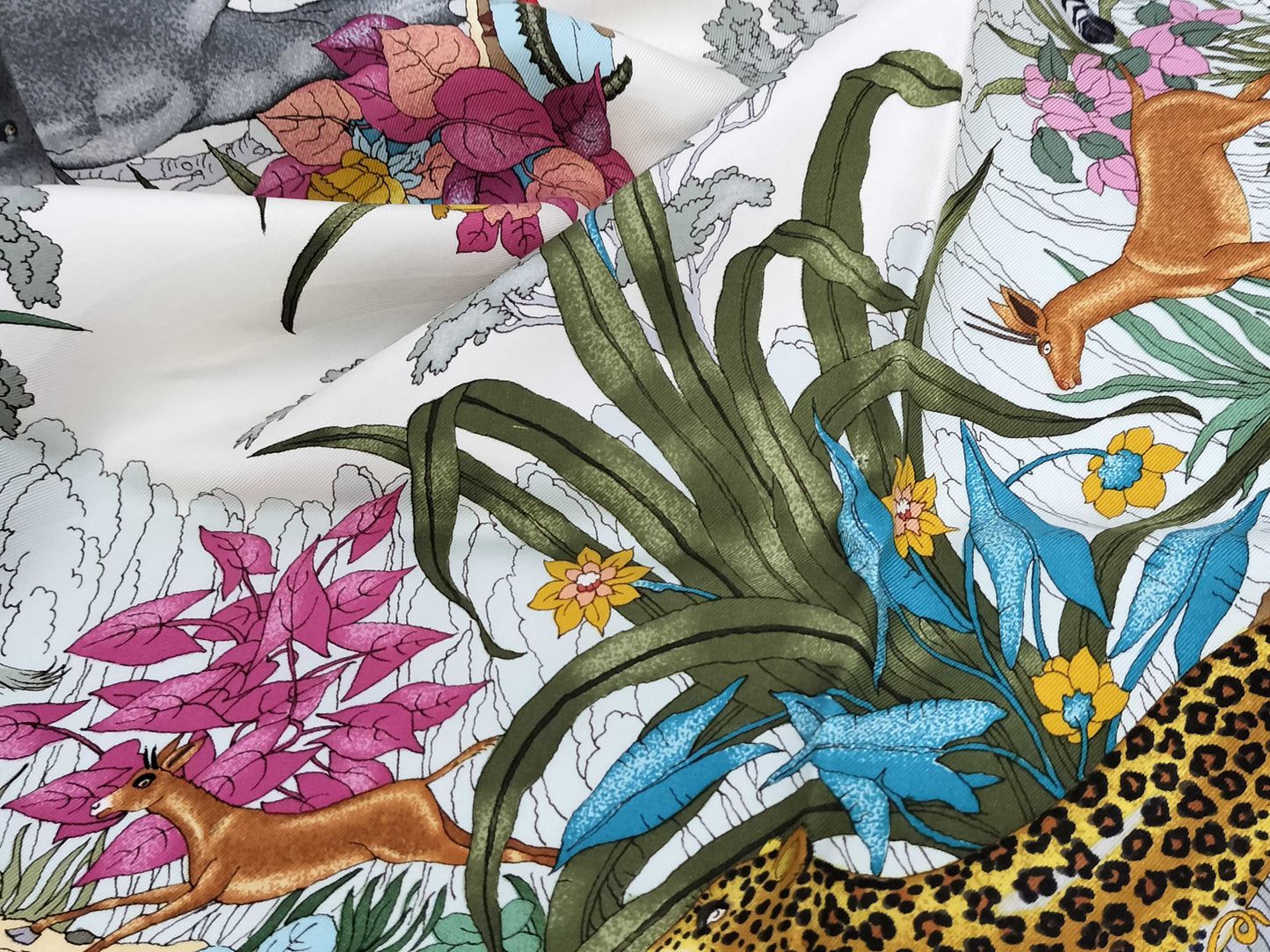 (10463_0058) GUCCI Animal Scarf