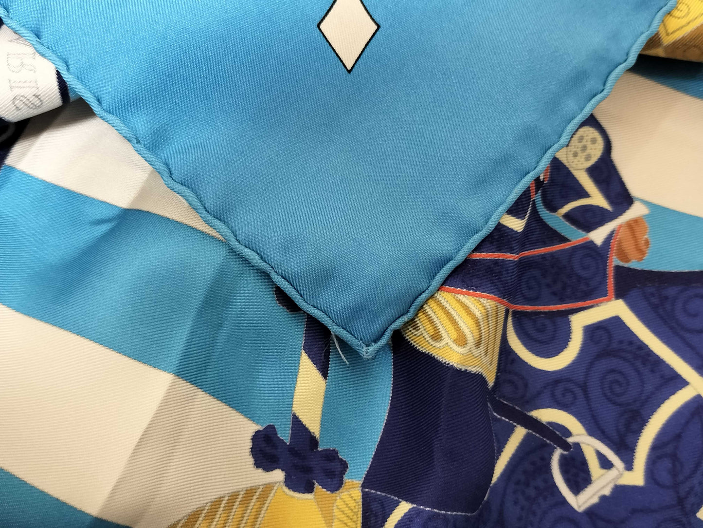 HERMES Carré 90 Feather Clash Scarf