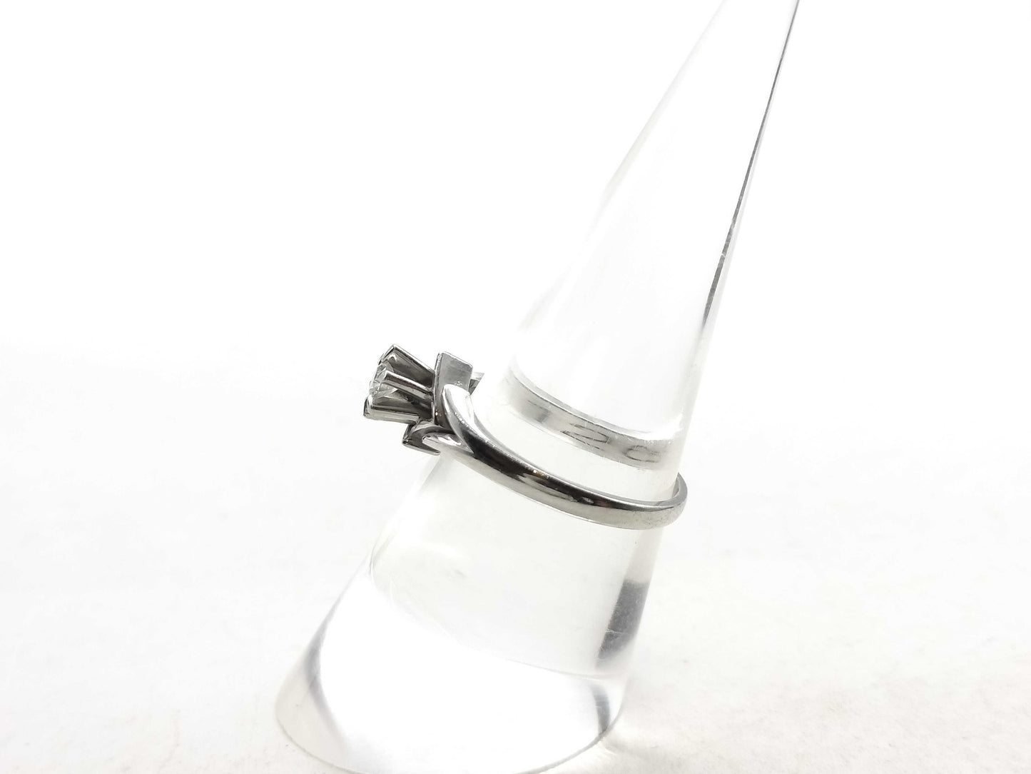 Diamond Pt900 3.9g Ring
